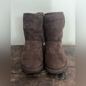 used UGG brown classic short size 6